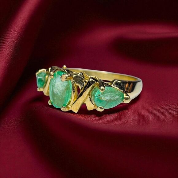 VINTAGE- 10K Gold Natural Colombian Emerald Ring- Size 5-Three Stone Ring -2.3g - Picture 15 of 16